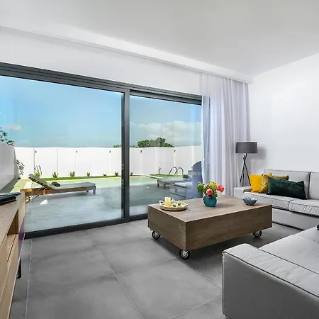 Villa 5star Harmony W Heated Pool, Gym, Spa, Sauna Skalanion